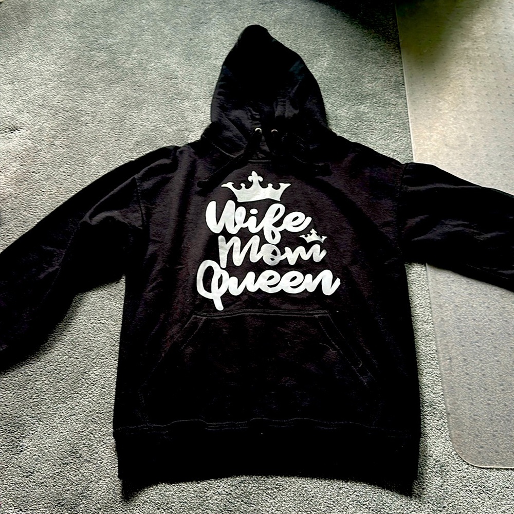 Black hoodie “Wife, Mom, Queen “